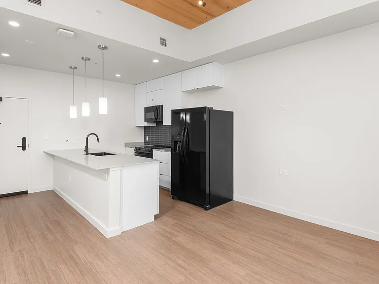 Nova Austin — Photo 22