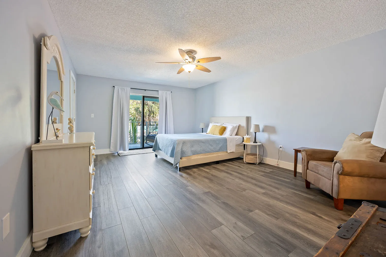 3 bed, 2.0 bath, $4,072 — Photo 3