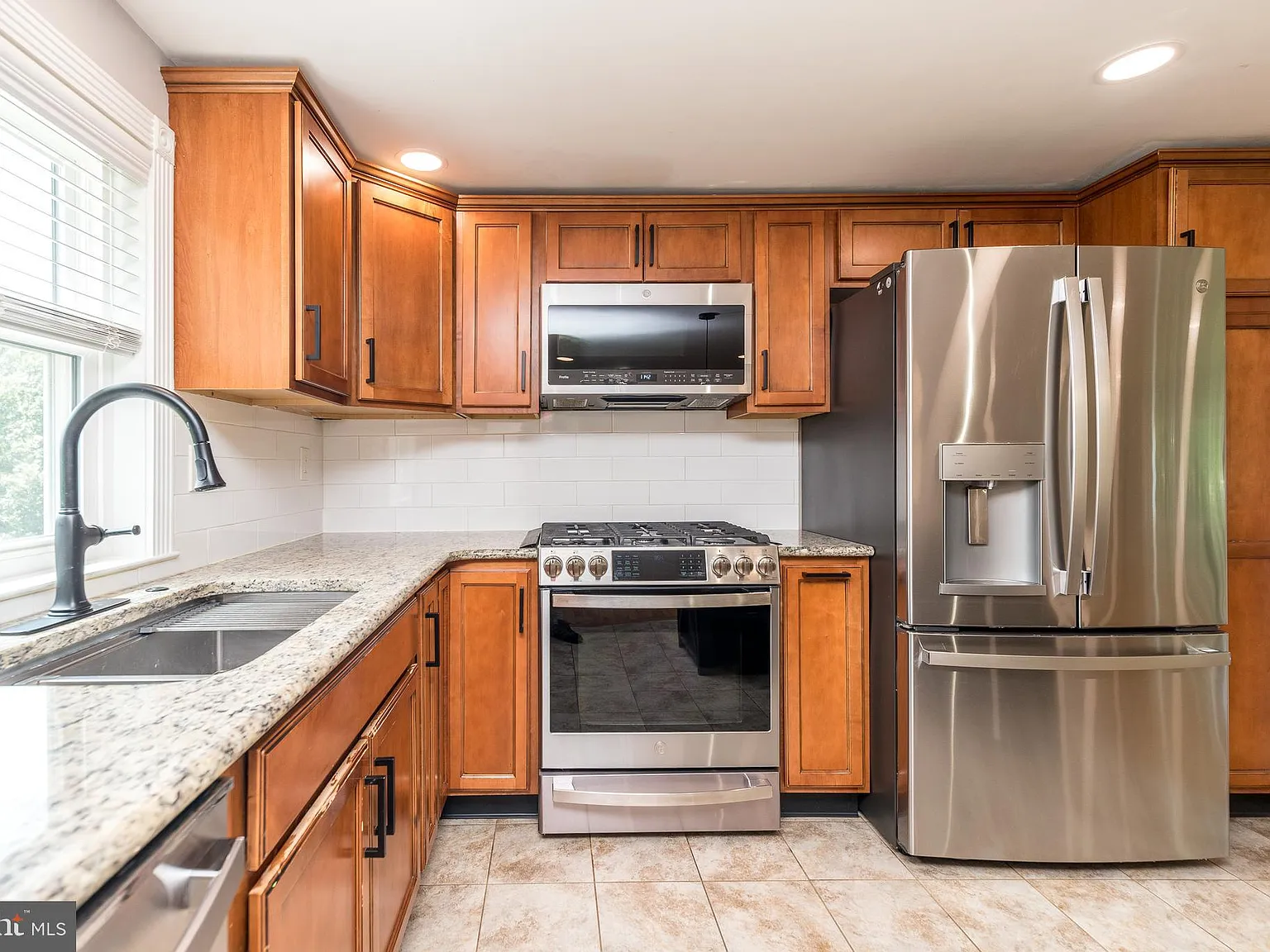 5 bed, 3.0 bath, 2470 sqft, $3,600 — Photo 3