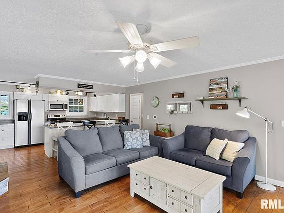 2nd image of 805 Lake Shore Dr N
