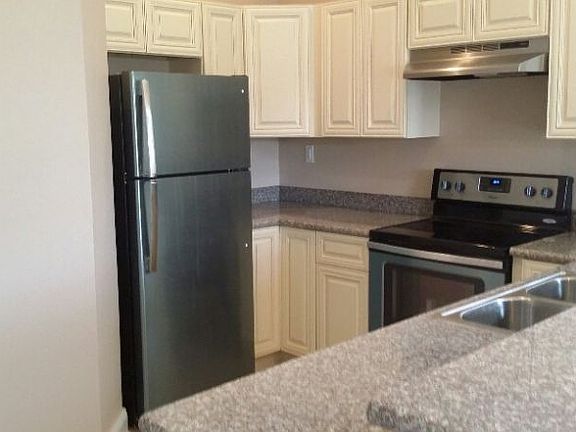 3rd image of 5753 Pasteur Blvd
