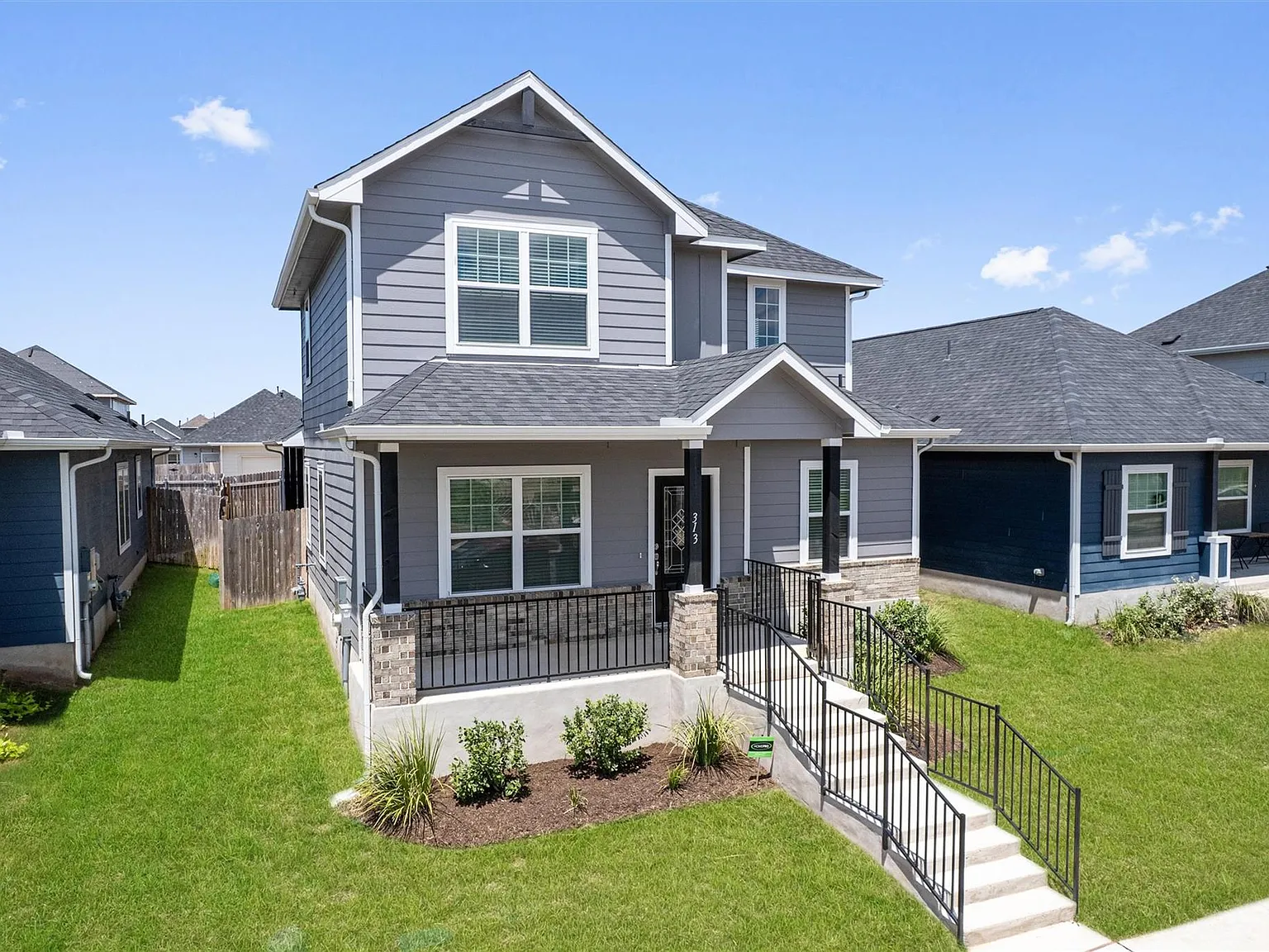 3 bed, 2.5 bath, 2033 sqft, $2,100 — Photo 4
