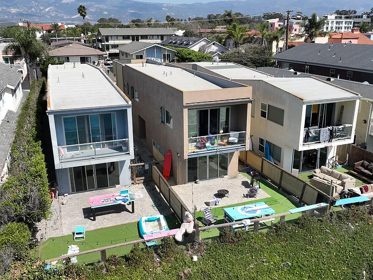 6569 Del Playa Dr — Photo 3