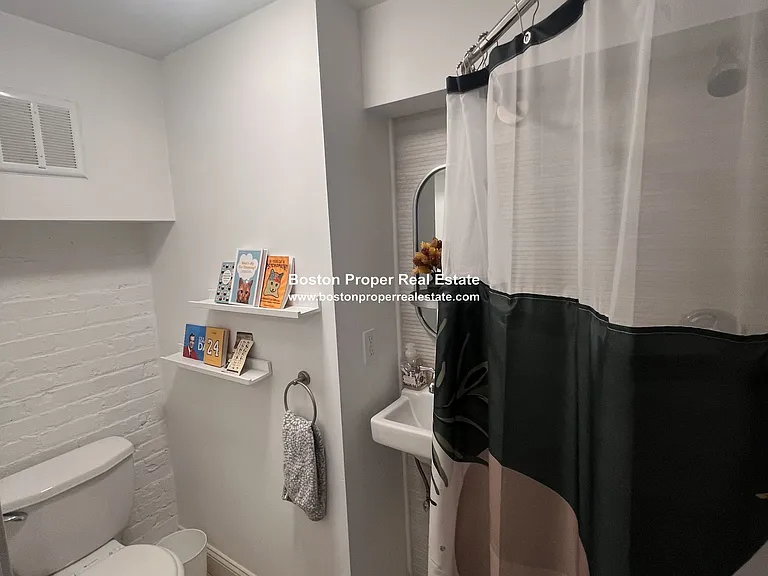 12 Aberdeen St #1 — Photo 14