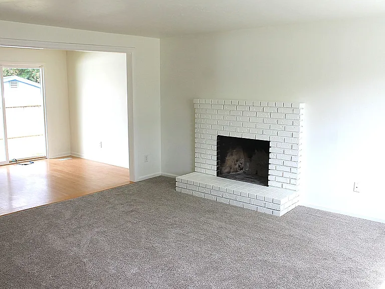 2093 S Manitou Ave — Photo 5