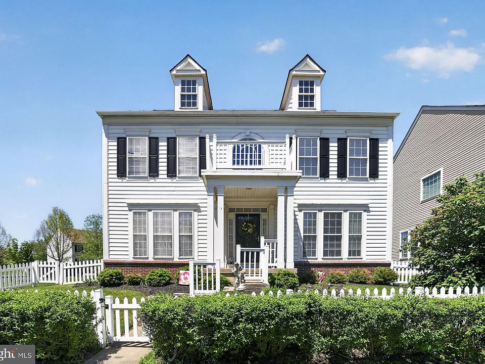 1st image of 10 Croft Dr