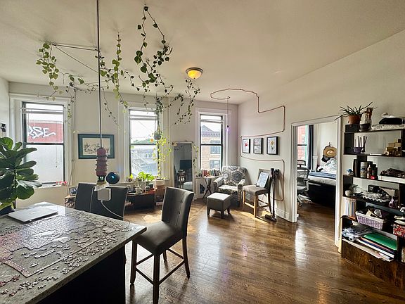 3rd image of 1574 N Milwaukee Ave APT 3W