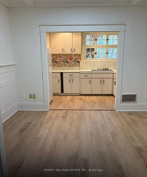 370 Spadina Rd — Photo 12