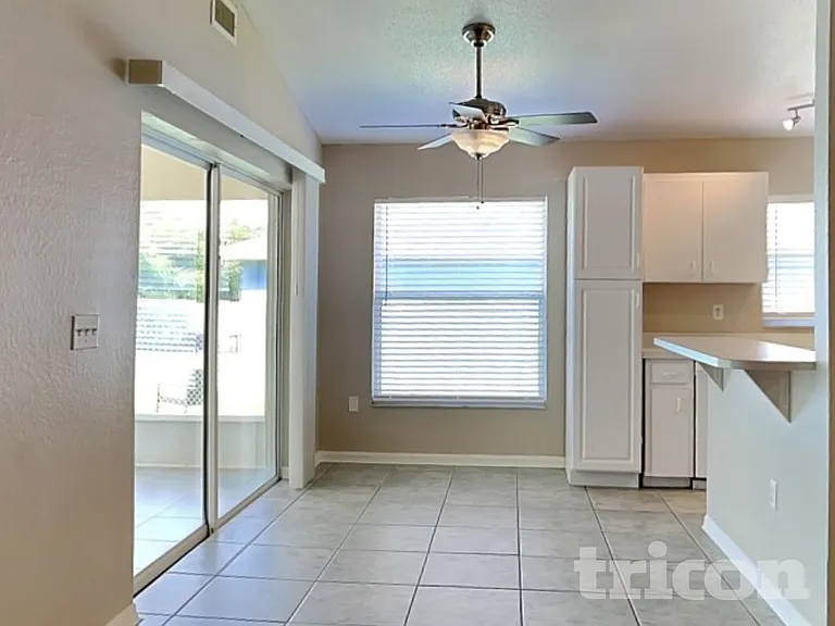 7641 Manor Dr — Photo 4