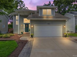 1311 Sherwood Forest Ct, Waterford, MI 48327