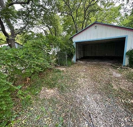 3rd image of 700 N Dallas St