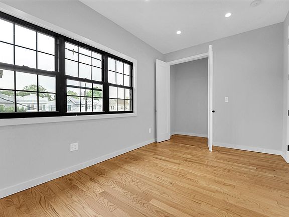5th image of 1433 E 98th St Floor 2