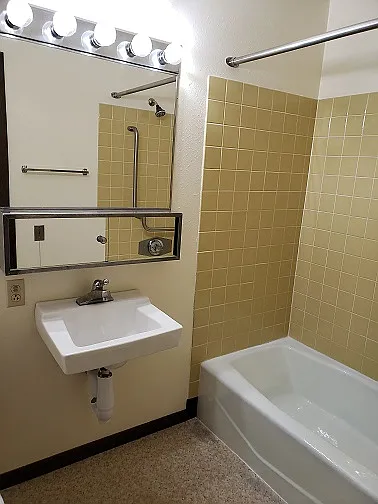 517 W Blackhawk Ave #6 — Photo 7