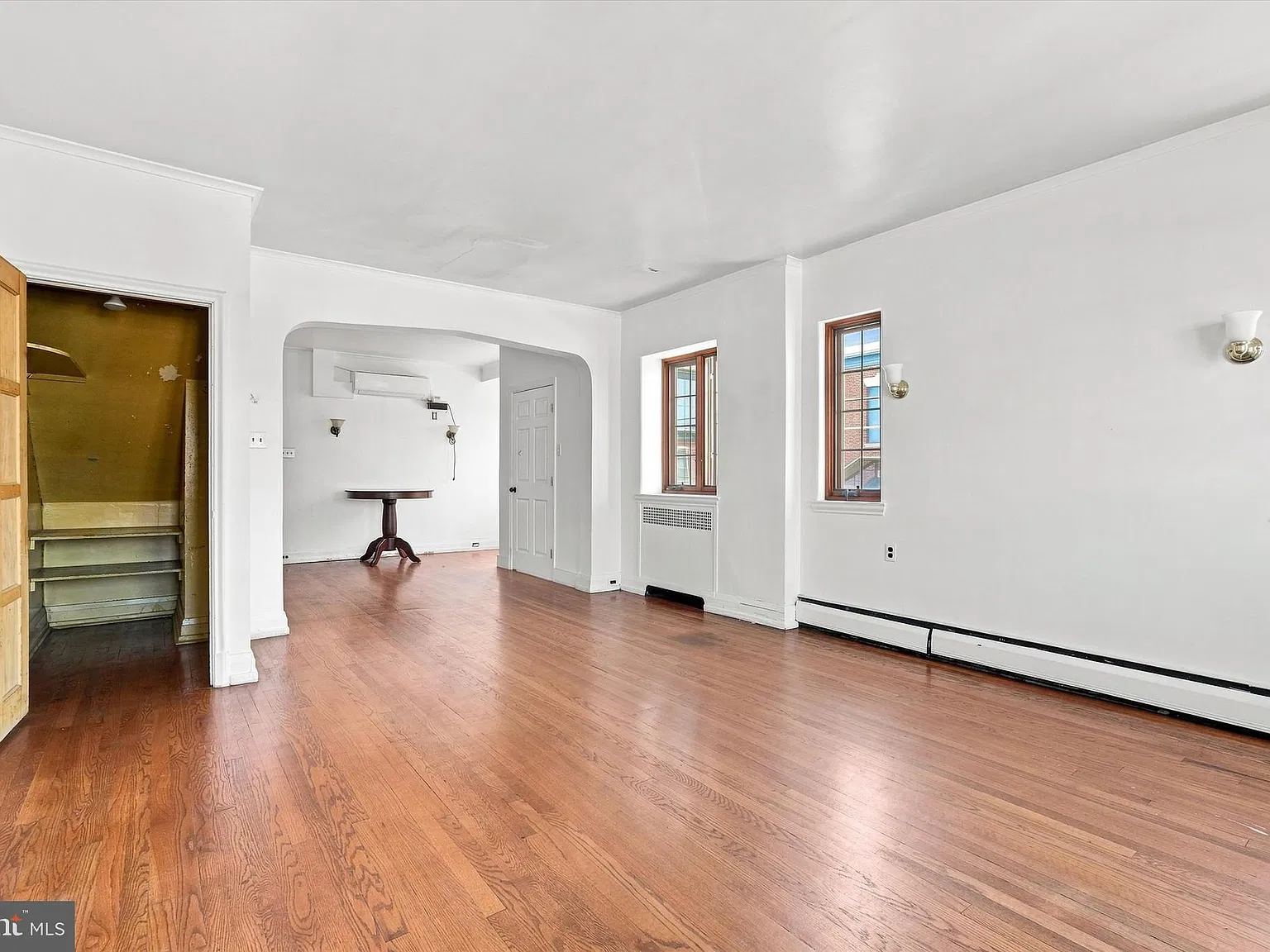 3 bed, 1.5 bath, 2400 sqft, $1,800 — Photo 4
