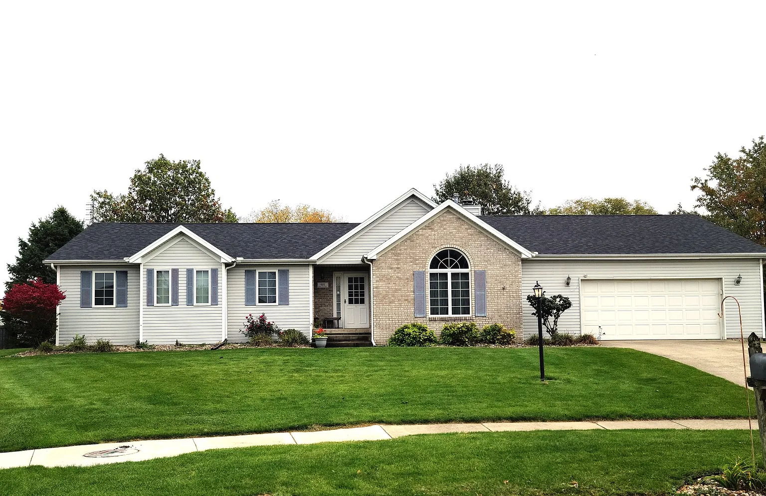 401 Cobblestone Dr photo 1
