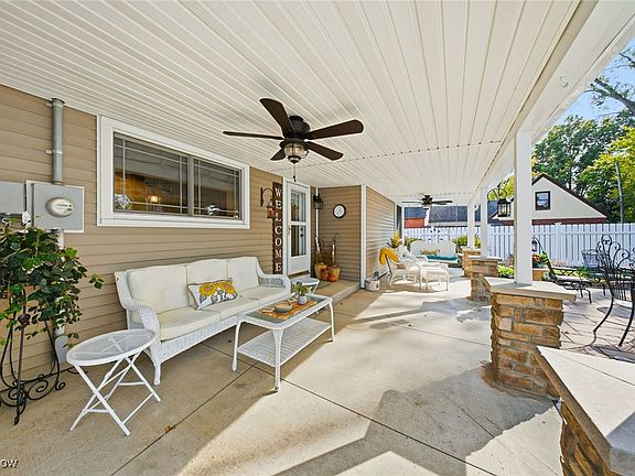 4th image of 420 Woodland Ave