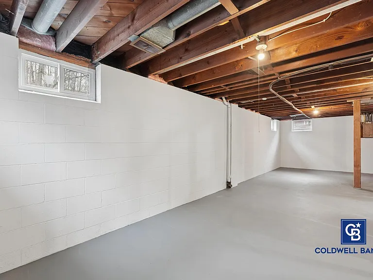 1444 Ames Ave E — Photo 19