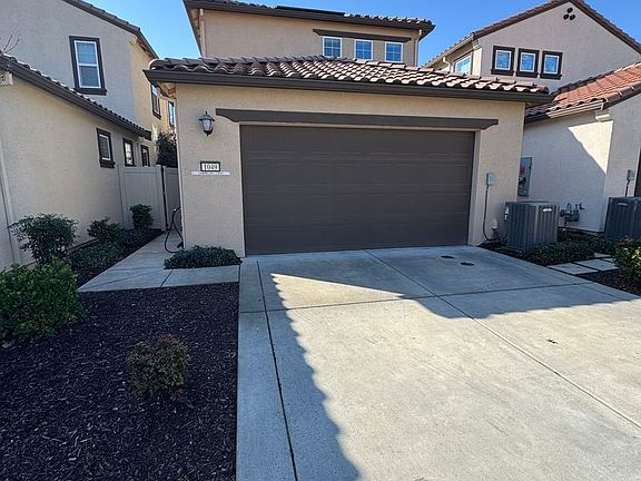 4th image of 1049 Chapelhill Ln
