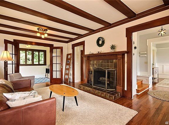 4th image of 4015 1st Ave NE