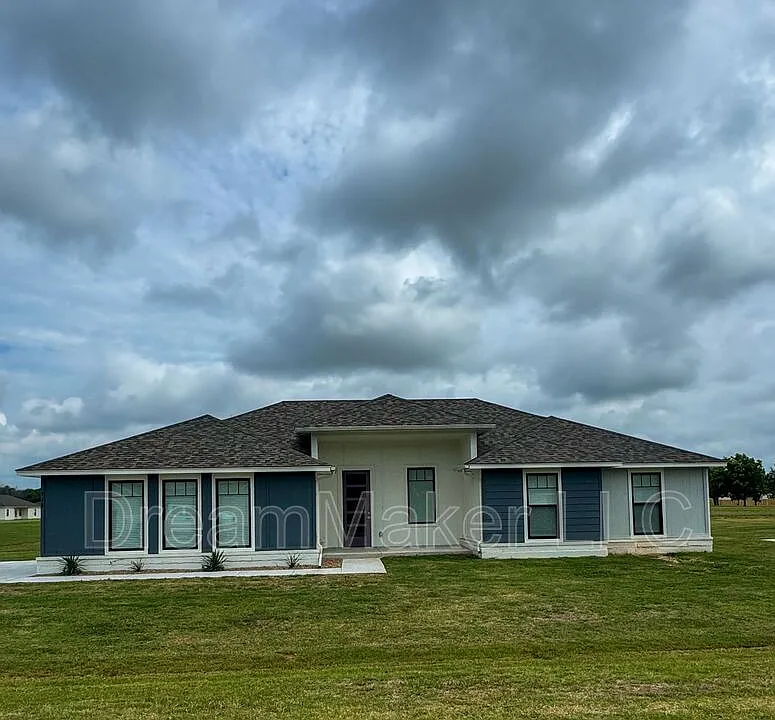 715 Apple Blossom Way
