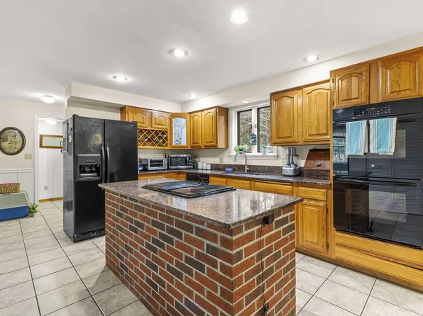 16 Rockaway Road, Falmouth, ME 04105