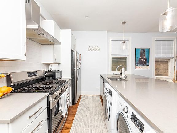 2nd image of 2047 N Wolcott Ave #2F
