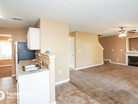 4th image of 729 Douglass Cir
