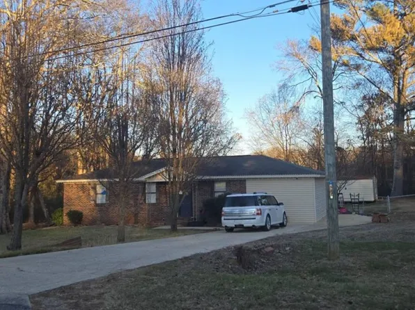 1280 Lakewood Dr E, Muscle Shoals, AL 35661