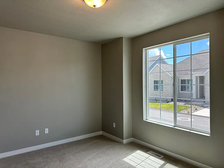 5016 W Evergreen Ln — Photo 5