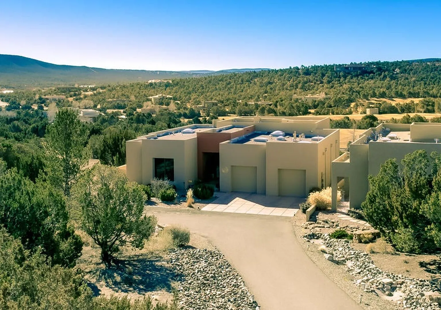 3 Bedroom, 2.5 Bathroom Home in Paako Ridge Community — Photo 3