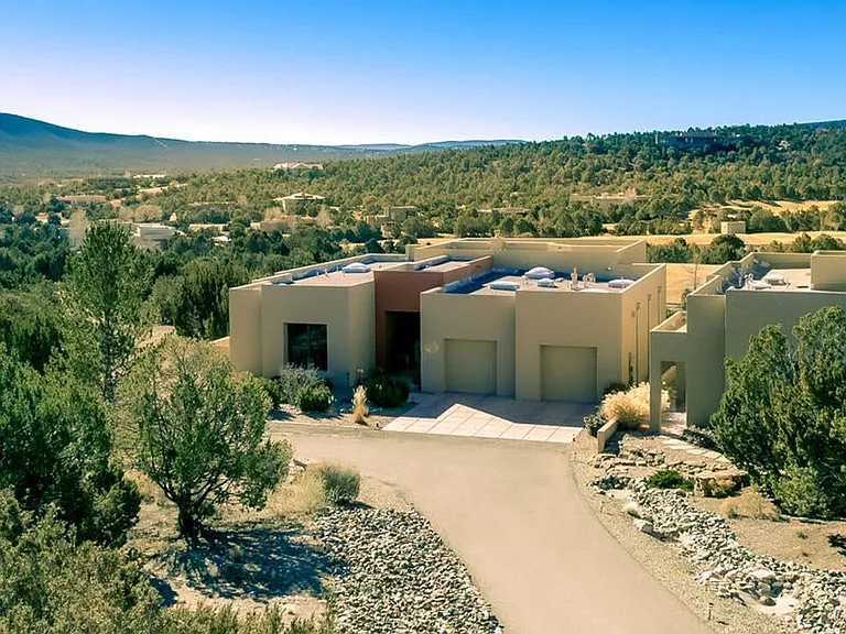 31 Hogan Ct — Photo 3