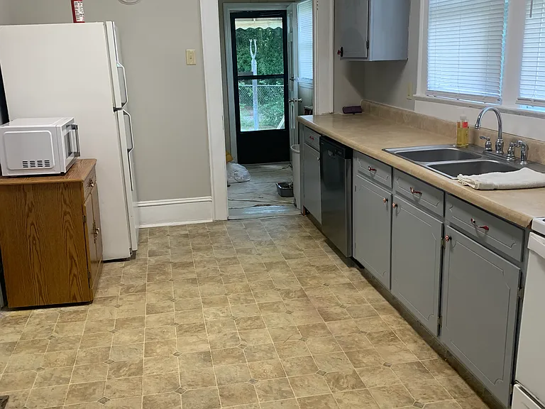 335 Grace St — Photo 10