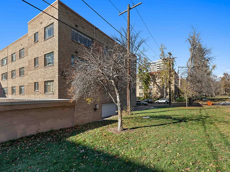 Del Prado — Photo 18