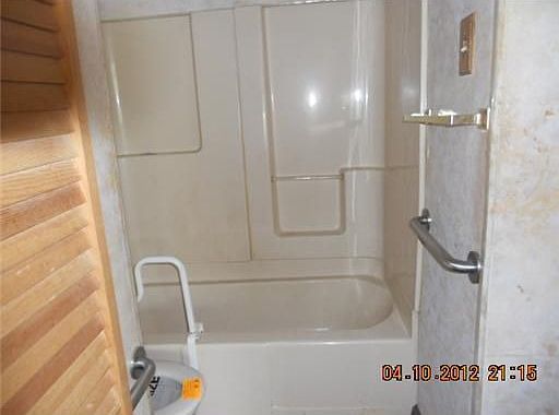 5th image of 4516 Farnham Ave