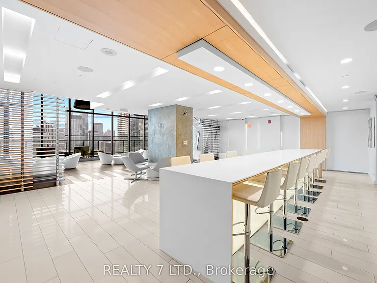 45 Charles St E #1808 — Photo 34
