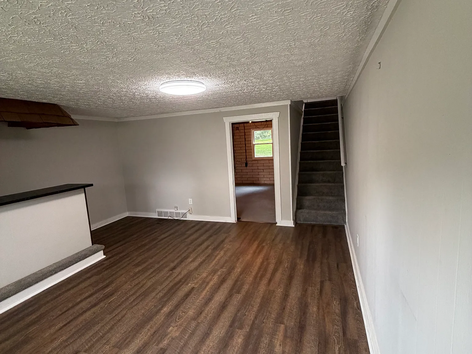 2 bed, 1.5 bath, 1300 sqft, $1,500 — Photo 3