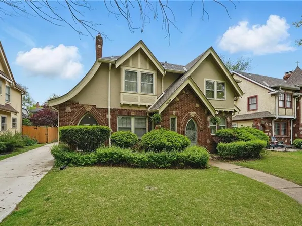 1037 W Gregory Blvd, Kansas City, MO 64114