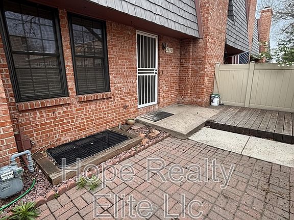 2nd image of 2079 Sussex Ln