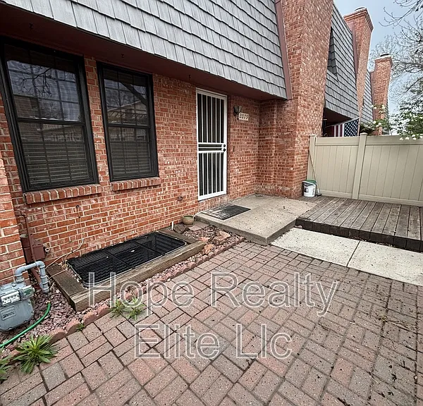 2079 Sussex Ln — Photo 2