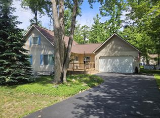 220 Robin Hood St, Roscommon, MI 48653