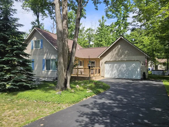 220 Robin Hood St, Roscommon, MI 48653
