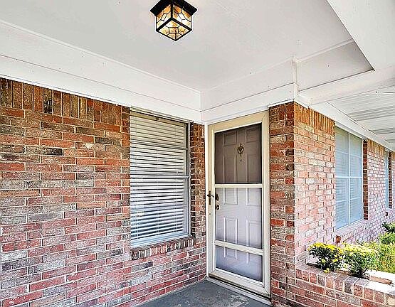 3rd image of 3206 Glenwood Dr