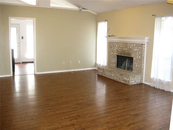 2nd image of 112 Woodcreek Dr