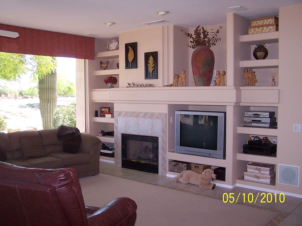 Family room w/ fire place