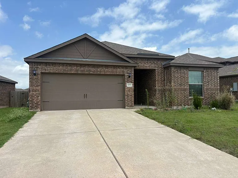 408 Zimmet Dr — Photo 2