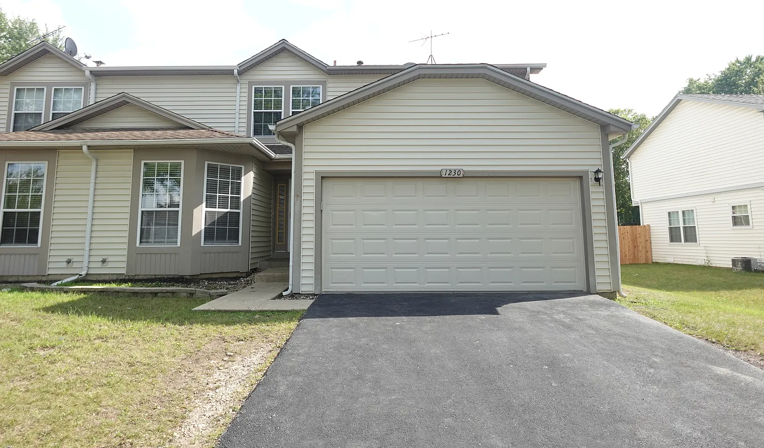 4 bed, 1952 sqft, $2,795 — Photo 1