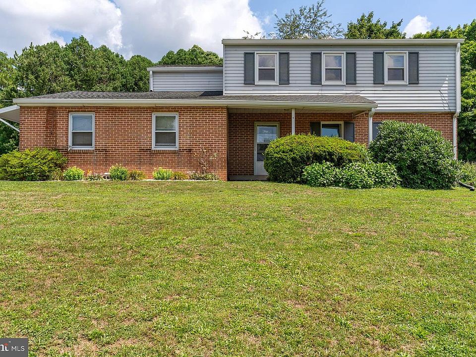 1st image of 401 Colonial Club Dr