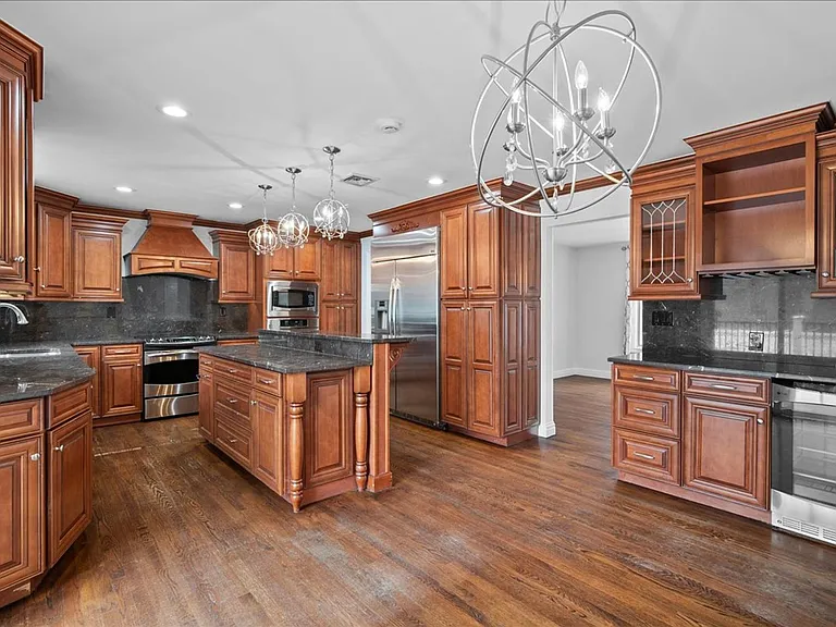 745 Iris Ct — Photo 11