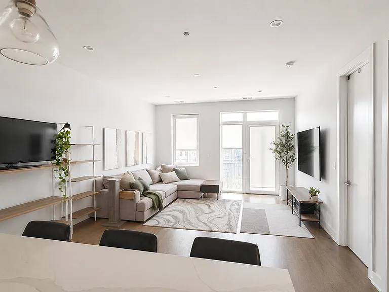 2218 W Madison St #313W — Photo 4