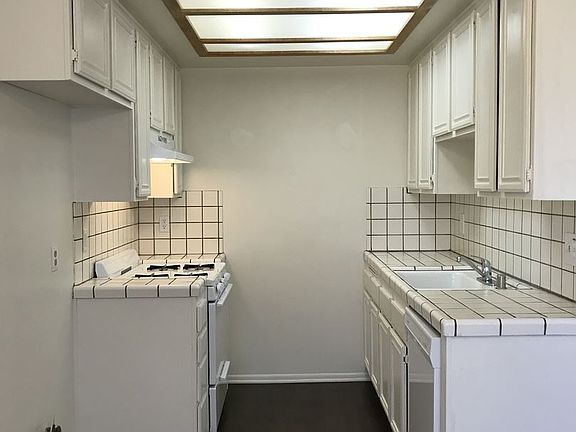2nd image of 498 W 13th St APT 111